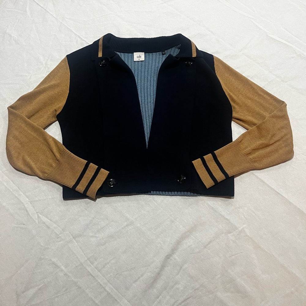 Cabi Turn Back Cardigan Women's Medium Navy Tan knit Color Block Sweater Varsity